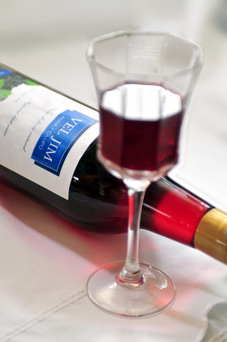 VINOS DE FRUTAS VEL JIM
procesado en Jitotol con fruta natural, la mas comercializada es la de mora.

informes aquí mismo o en 
www.facebook.com/jitocultura